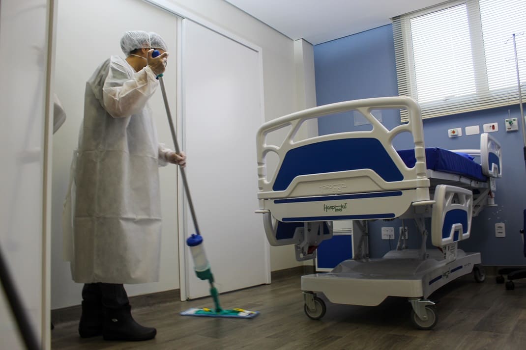 Por que a limpeza terminal hospitalar é crucial?